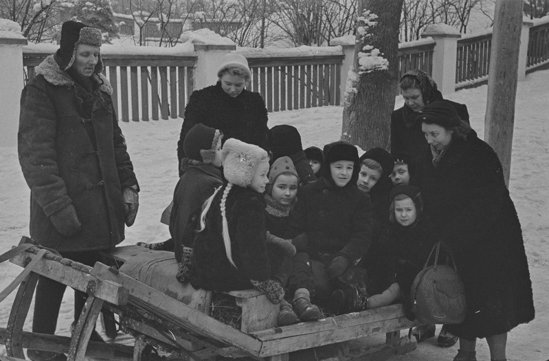 Tartu ülikooli ametiühingu komitee üritused lastele. Vastlapäev. Kelgutamine, saanisõit. Veebruar 1960. a.