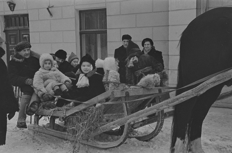 Tartu ülikooli ametiühingu komitee üritused lastele. Vastlapäev. Kelgutamine, saanisõit. Veebruar 1960. a.