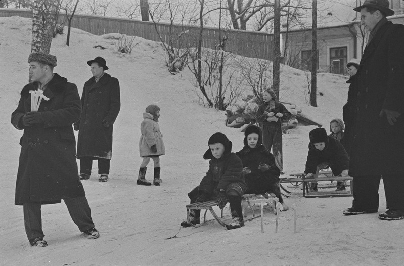 Tartu ülikooli ametiühingu komitee üritused lastele. Vastlapäev. Kelgutamine, saanisõit. Veebruar 1960. a.