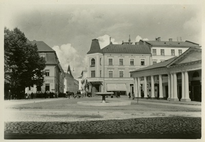 Küüni tänav, paremal kaubahoov, vaade  similar photo