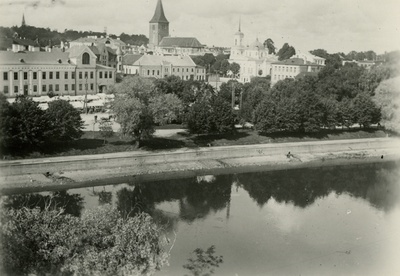 Vaade üle Emajõe, kaadris Jaani kirik  duplicate photo