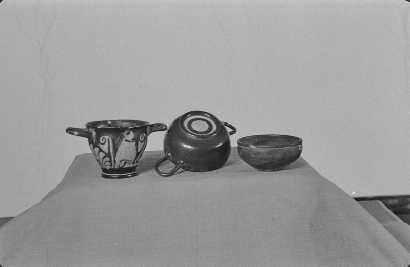 TRÜ Klassikalise Muinasteaduse Muuseum. Vaasid. 2. veebruar 1957. a.