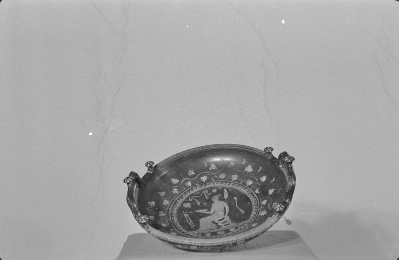 TRÜ Klassikalise Muinasteaduse Muuseum. Vaasid. 2. veebruar 1957. a.