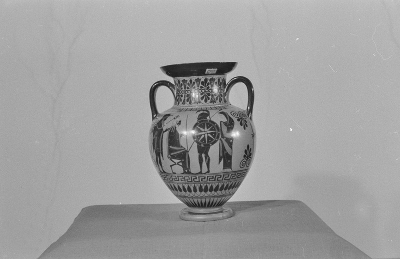 TRÜ Klassikalise Muinasteaduse Muuseum. Vaasid. 2. veebruar 1957. a.