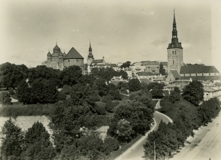 Vaade Heina ja Vabaduse väljakult Toompea ja Niguliste suunas