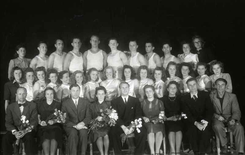 Instituudi juhataja Fred Kudu (vasakult viies) (TRÜ kehalise kasvatuse instituut Vanemuises)