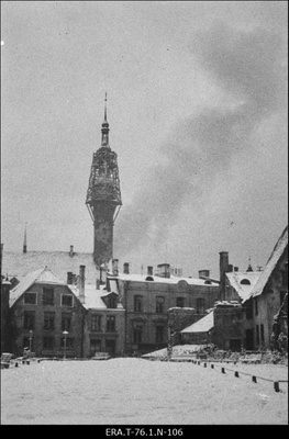 Tallinna Raekoda. Tornikiivri vabastamine tellingutest  similar photo
