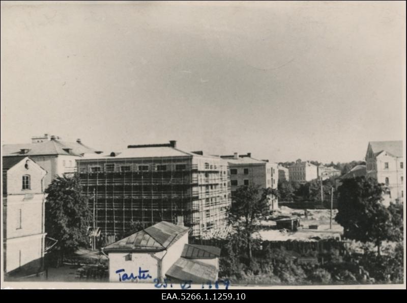 Vaade B. Labi koduaknast Pälsini tänava tellingutes üliõpilaste ühiselamule ja ümberkaudsetele hoonetele