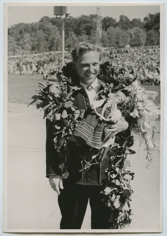 Naiskooride juht A. Velmet