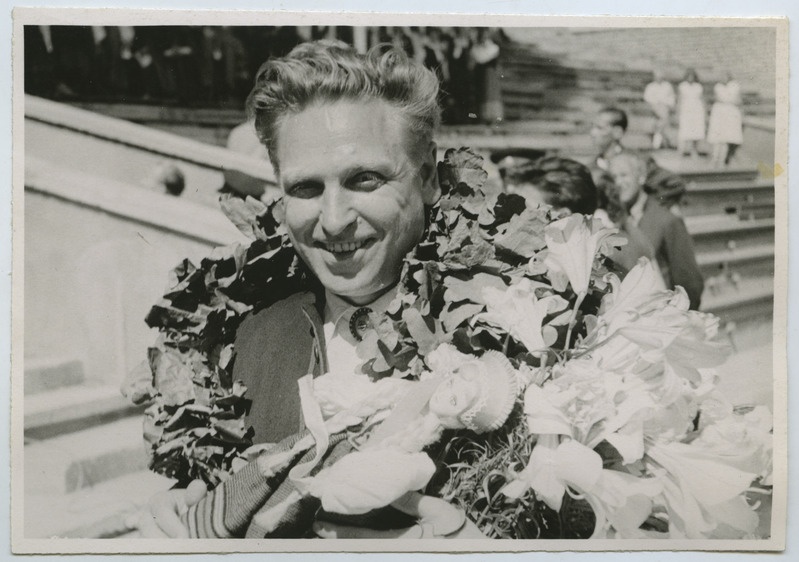 Naiskooride juht A. Velmet