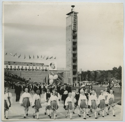 Laulupeo rongkäik  duplicate photo