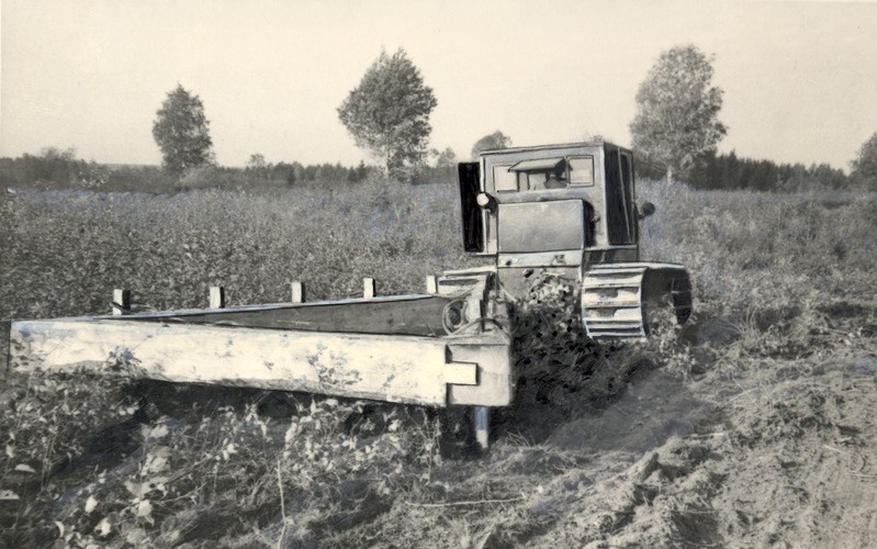 Karjamaa võsast puhastamine juurimisäkkega