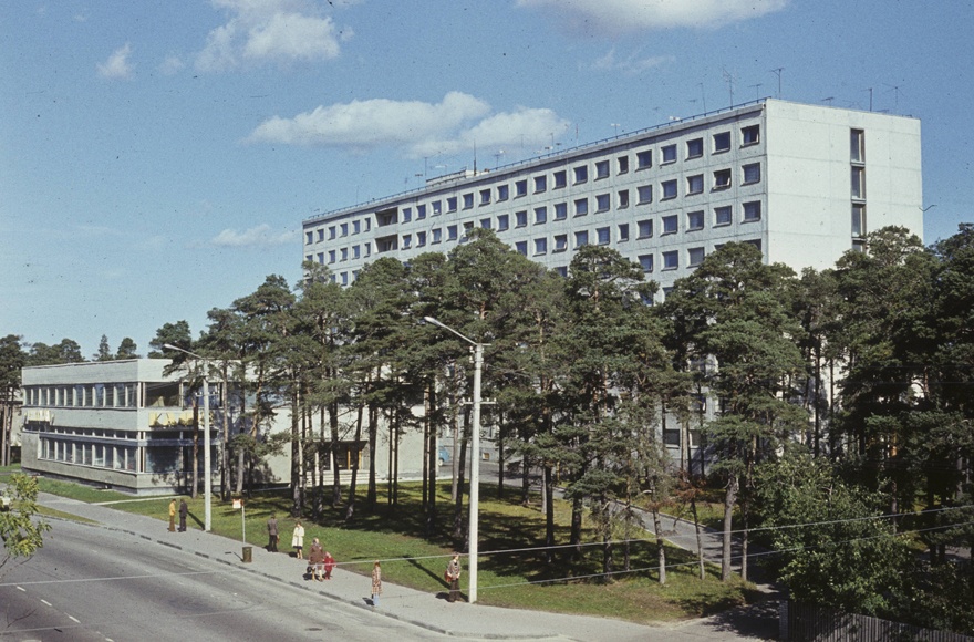 Majaehituskombinaadi ühiselamu "Koit" Männikul, vaade tänavalt