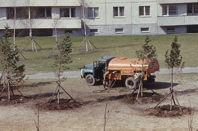 Väike-Õismäe, veepaagiga auto, haljastuse rajamine  similar photo