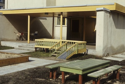 "Dvigateli" tehase lasteaed Tallinnas  similar photo