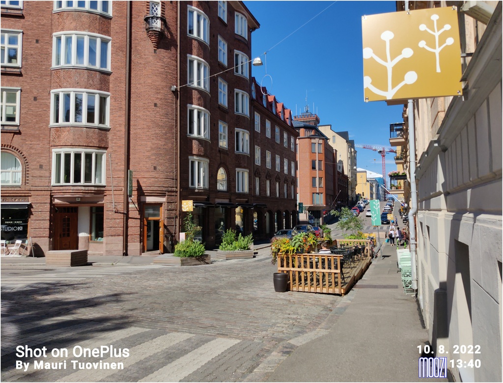 Näkymä Korkeavuorenkatua pitkin pohjoiseen. Vasemmalla Korkeavuorenkatu 20 (- Ratakatu 1), 22, 24, taustalla pääpaloaseman (Erottajan pelastusasema) torni. rephoto