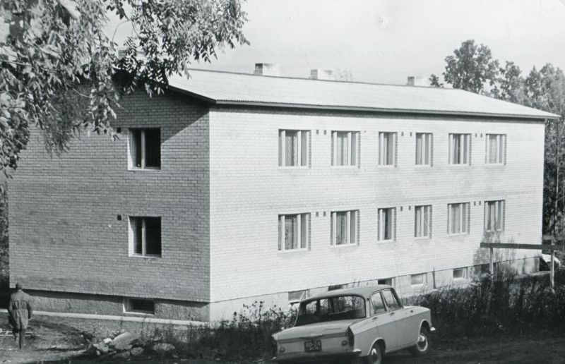 Nõukogude Armee nim. kolhoosi 8-korteriline elamu