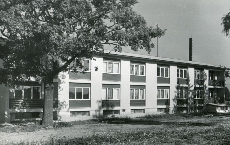 "Tee Kommunismile" kolhoosi 8-korteriline elamu