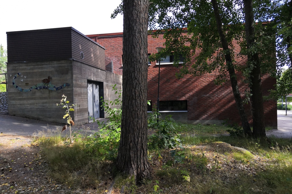 Pihlajiston ala-asteen koulurakennus rephoto