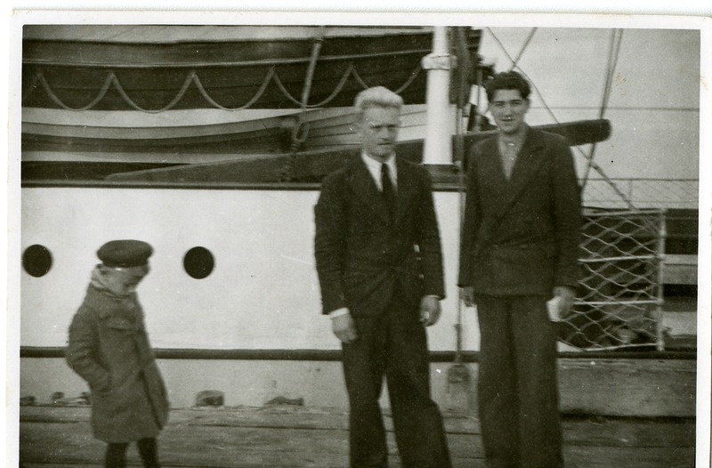 Ahto Jõgi, Arno Kahu ja Evald Kahu Roomassaare sadamas