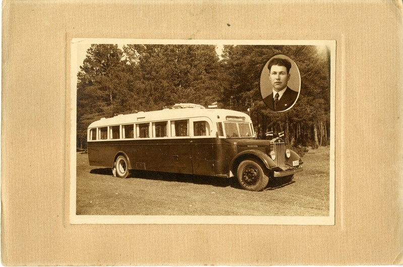 Autobuss Kaarma kalmistu teeristis