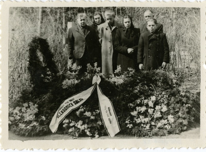 Matuselised Aleksander Salmi haual Kudjapel
