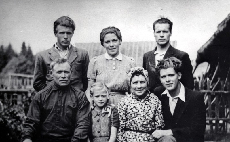 Perekond Timmas oma kodutalus Jaagul