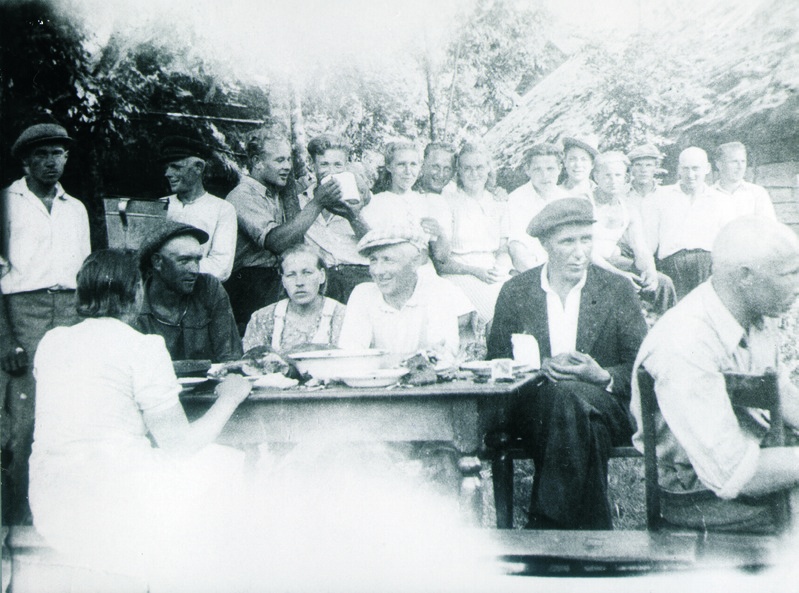 Leedri küla noormeeste sõjaväkke saatmine