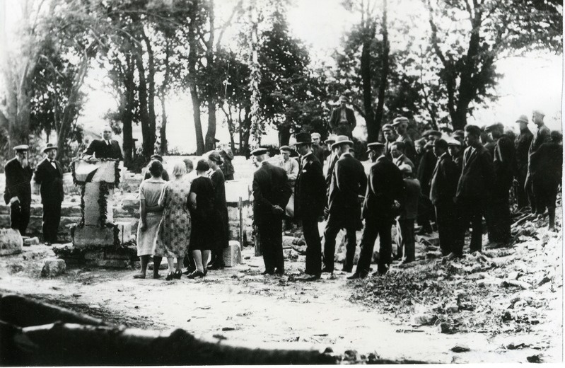 Kõljala Põllutöökooli uue karjalauda nurgakivi panek