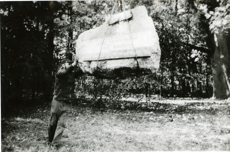 Kaali mälestuskivi paigaldamine