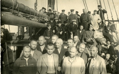 Poliitvangid mootorpurjekal Jaen Teär Tallinna lähedal reidil  similar photo