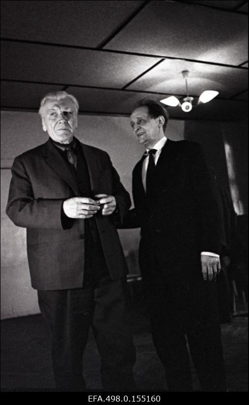 V. Kingissepa nim. TRA Draamateatri näitlejad Ants Lauter (vasakul) ja Jüri Järvet J. Smuuli  näidendis “Kihnu Jõnn” proovil.