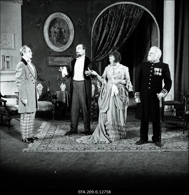 Stseen M. Gorki näidendist Vassa Železnova.Vasakult: 2. Helmut Vaag, 3. Katrin Välbe, Aadu Hõimre.  similar photo