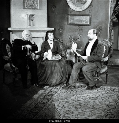 Stseen M. Gorki näidendist Vassa Železnova. Vasakult: 1. Aadu Hõimre, 2. Vassa Železnova - Katrin Välbe, 3. Helmut Vaag.  similar photo