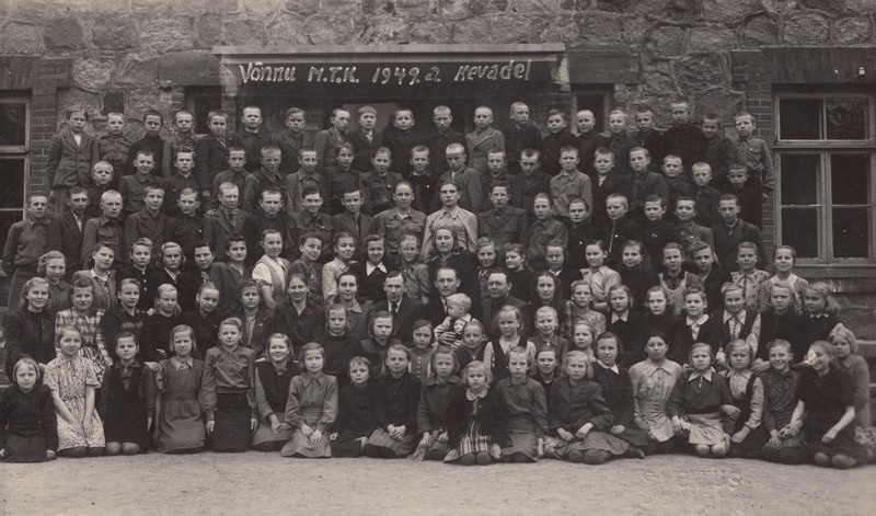 Võnnu Mittetäielik Keskkool 1942.a. kevadel. Grupipilt