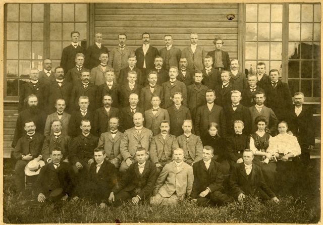 Esimesest Tartu Eesti Põllumeeste Seltsi põllutöökursusest osavõtjad