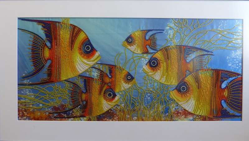 Martin Kiisi näitus "Tikitud loodus" - pärlitega siidile tikitud kalad