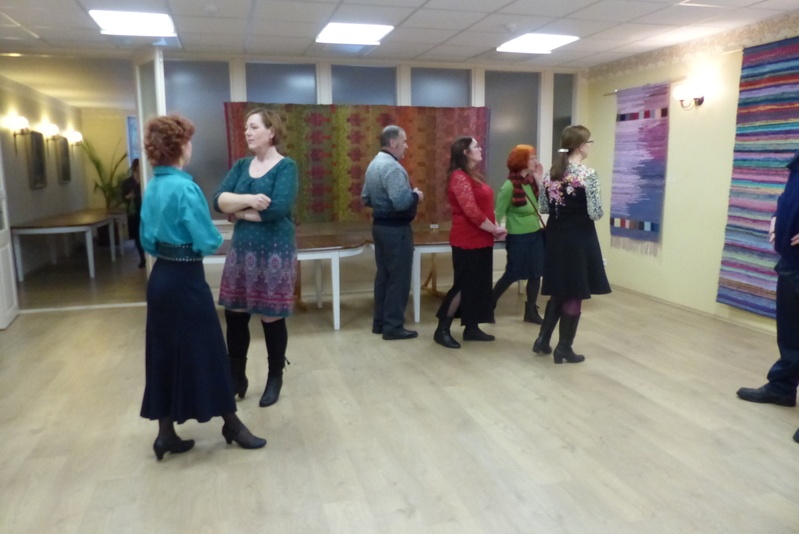 Häärberi ülemises saalis olid välja pandud Kaisi Vinogradovi vaibad näitusel Vikerkaaremängud