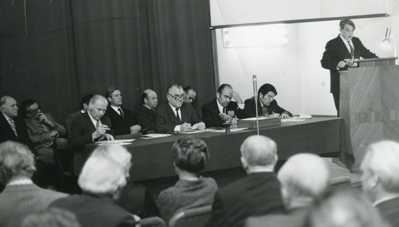 Lev Ernst avab piimakarjakasvatuse arendamise konverentsi