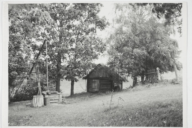 Õue vaade, kaev ja saun. Hinni t, Jõksi k, Kanepi khk