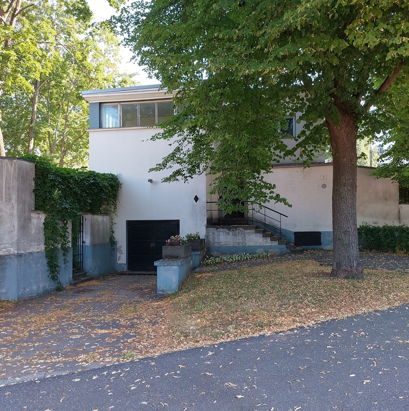 Herbert Johanson's private house in Tallinn Toompuiestee 6, view of the building from the street. Architect Herbert Johanson rephoto