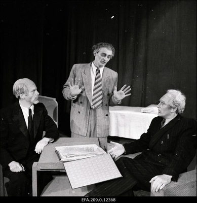 Jüri Järvet dotsent Nezlobinina L. Zorini näidendis Noorus Lõuna-Eesti Teatris.  duplicate photo