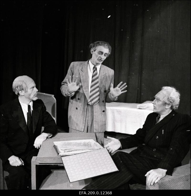 Jüri Järvet dotsent Nezlobinina L. Zorini näidendis Noorus Lõuna-Eesti Teatris.