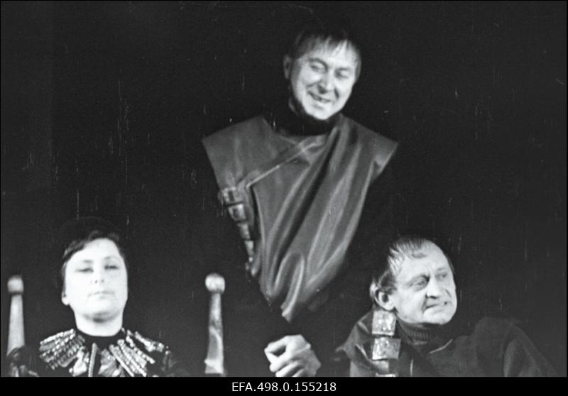 Stseen W. Shakespeare´i tragöödiast “Hamlet” Eesti NSV Riiklikus Noorsooteatris. Kuninganna Gertrud - Silvia Laidla, Hamlet - Ants Eskola, kuningas Claudius - Jüri Järvet.