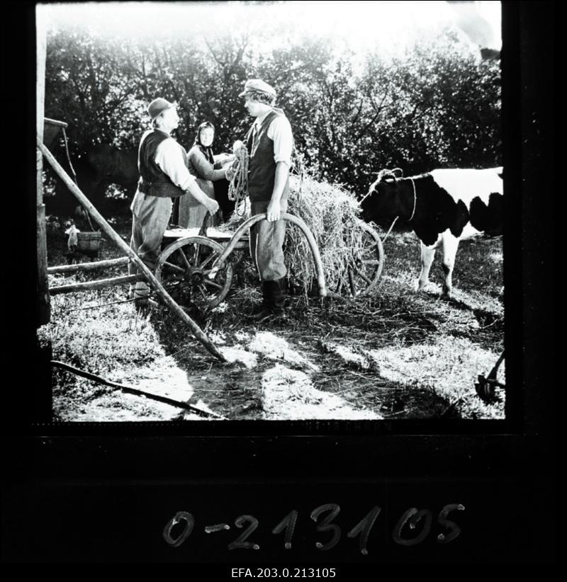 Kaader Tallinnfilmi mängufilmist "Suvi". Joosep Tootsi osas Aare Laanemets, Tootsi isa osas Jüri Järvet, Tootsi ema osas Herta Elviste.