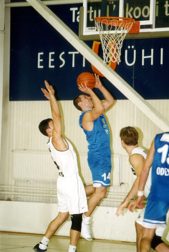 Korvpallimatš TÜ/Rock-MBC Odessa Tartus 2002