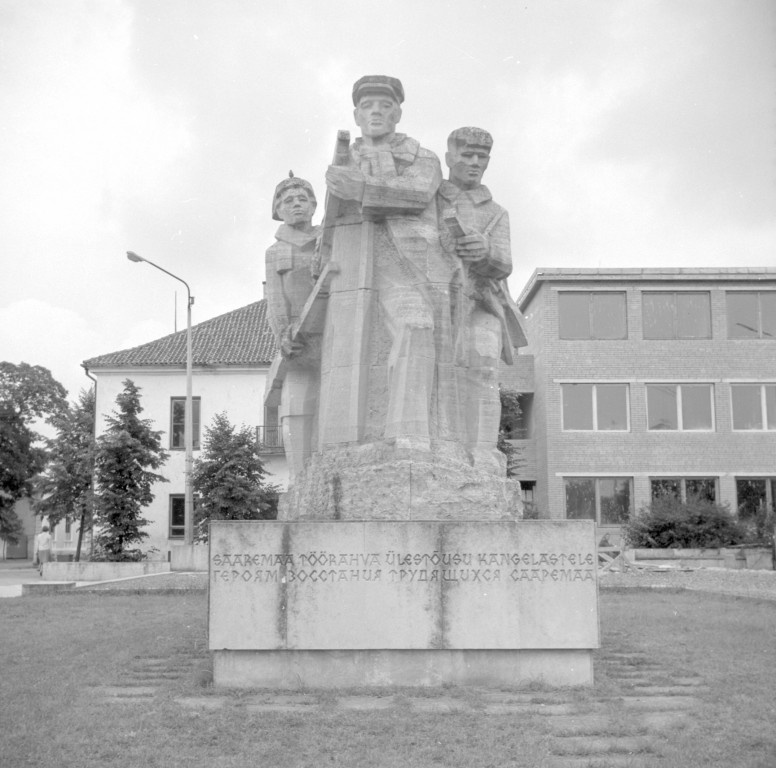 Monument for the 1919 rebellion heroes of Saare County Kuressaare City Keskväljak