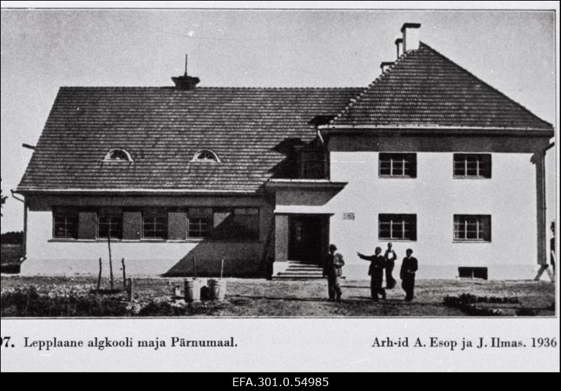 Lepplaane algkooli maja. Ehitatud 1936. aastal, arhitektid A. Esop ja J. Ilmas.