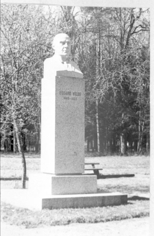Eduard Vilde monument (granite) Lääne-Viru County Laekvere County Muuga