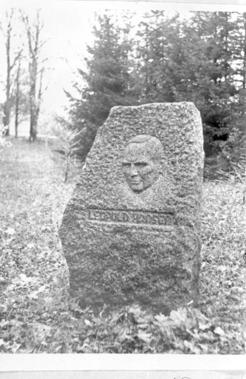 Leopold Hansen monument Tartu County Rõngu vald Uderna village